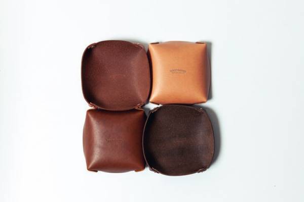 国産バッグブランドWONDER BAGGAGEのオフィシャルストアで11月28日から小物用レザートレイのプレゼントキャンペーン実施　SDGsに配慮し、使われなくなったレザーを再利用