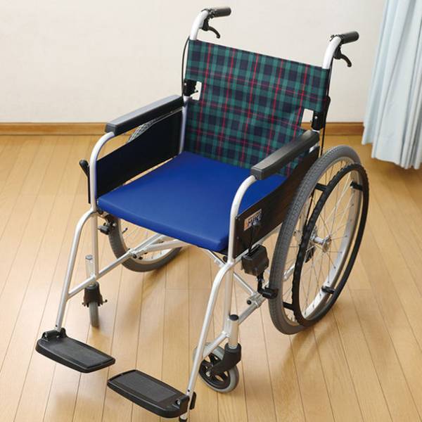 ムレとニオイを吸収し、防水加工の「車いす用防水クッション」と「防水シート(いす用・車いす背中用)」12月1日発売