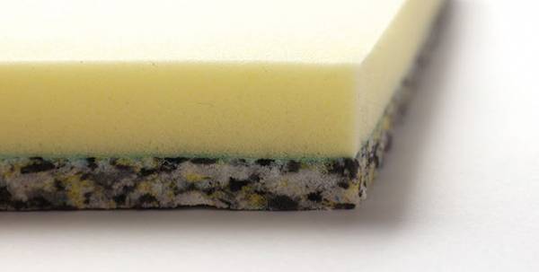 ムレとニオイを吸収し、防水加工の「車いす用防水クッション」と「防水シート(いす用・車いす背中用)」12月1日発売