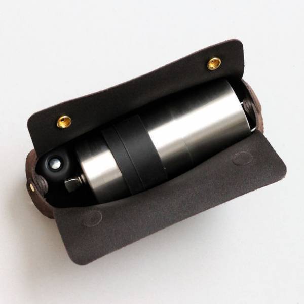 革工房「MUNEKAWA」がセラミックコーヒーミルのトップメーカー「ジャパンポーレックス」とコラボ　200個限定の本革ケースを12月5日より販売開始