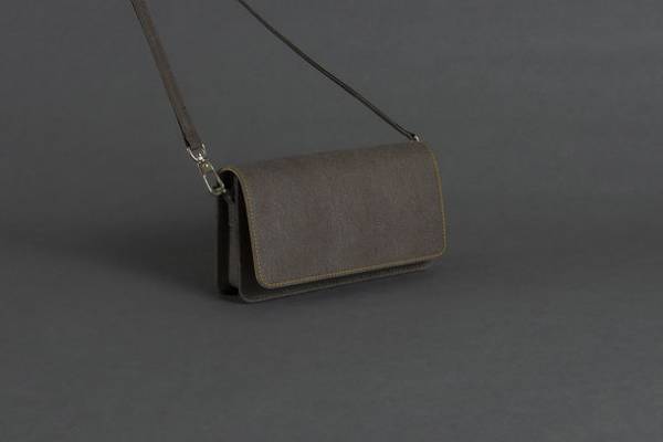 サステナブル素材パイナップルレザーを用いた「ミニマ・ポシェット」　Makuakeにて期間限定独占販売を12月1日正午スタート！