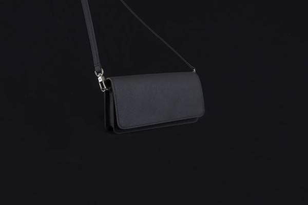 サステナブル素材パイナップルレザーを用いた「ミニマ・ポシェット」　Makuakeにて期間限定独占販売を12月1日正午スタート！