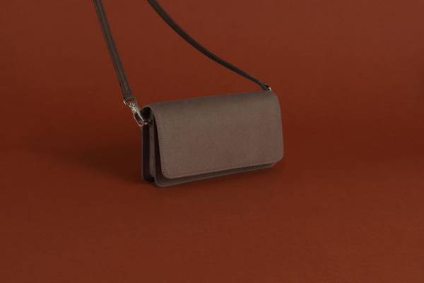 サステナブル素材パイナップルレザーを用いた「ミニマ・ポシェット」　Makuakeにて期間限定独占販売を12月1日正午スタート！