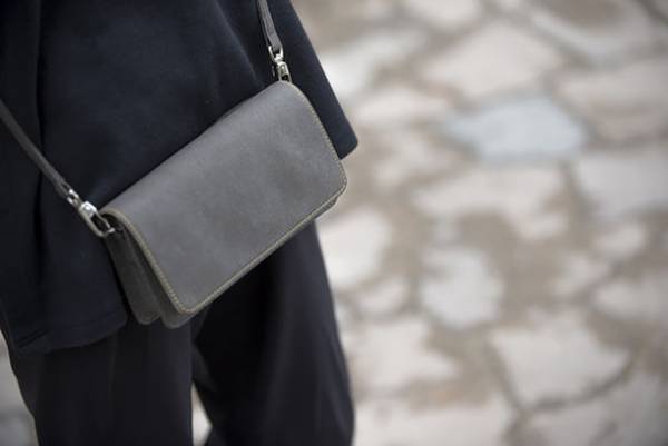 サステナブル素材パイナップルレザーを用いた「ミニマ・ポシェット」　Makuakeにて期間限定独占販売を12月1日正午スタート！