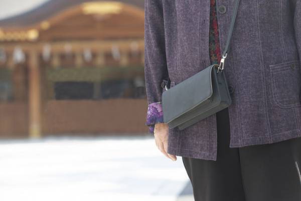 サステナブル素材パイナップルレザーを用いた「ミニマ・ポシェット」　Makuakeにて期間限定独占販売を12月1日正午スタート！