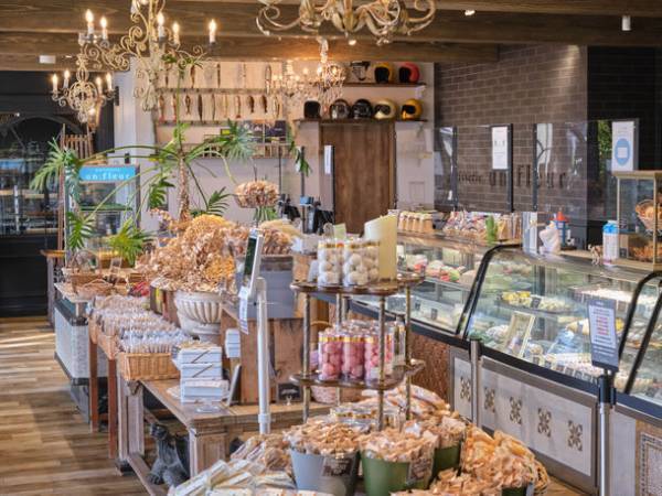 岡山の洋菓子店「パティスリーアンフルール」の売上の10％を寄付する保護猫支援お菓子シリーズに新商品登場