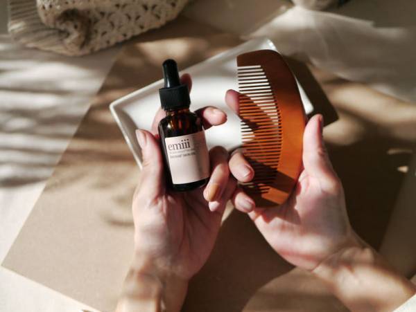 冬のおうち時間を楽しむ「バオバブオイルでつくるオイル櫛キット」を12月9日から1月31日まで販売