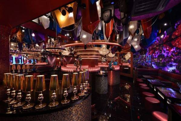 ホストクラブと造形集団が作る“炎とクリスタルの城”『Lillion』を国内メディアへ貸し出し開始！