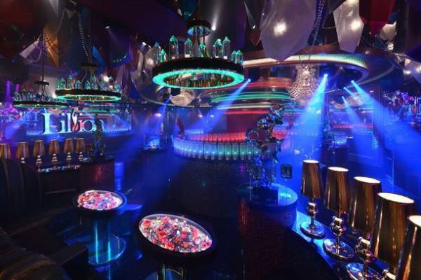 ホストクラブと造形集団が作る“炎とクリスタルの城”『Lillion』を国内メディアへ貸し出し開始！