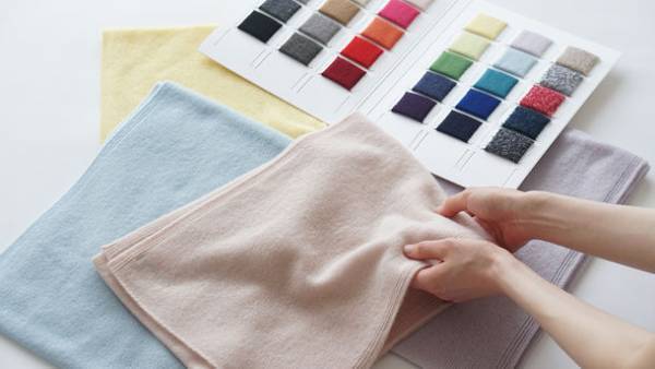 岩手県のカシミヤ職人がつくる、カシミヤの最高峰「ベビーカシミヤニット」が新登場｜「UTO」オンラインショップなどで一般販売を開始