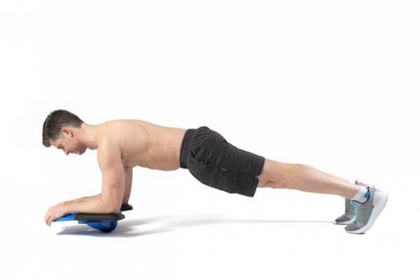 ゲーミングプランクボード『ステルスゴー』が全国のエニタイムフィットネス22店舗に導入！