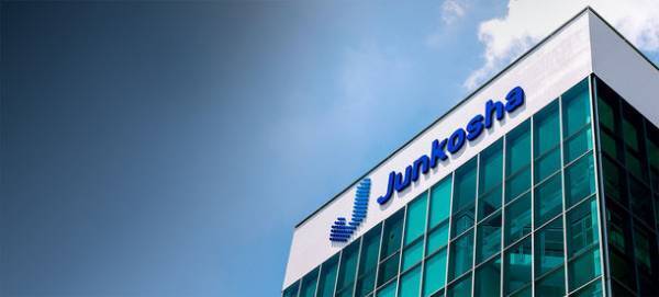 「新しいものをつくる人の力になりたい。」潤工社が車両ビジョン広告とテレビCMの新作「科学少女教授」編の放映を12月5日に開始