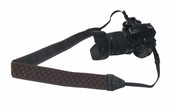 東海道新幹線N700Sグリーン車座席の生地を使用した「N700Sグリーン車座席モケットカメラストラップ」を発売！！