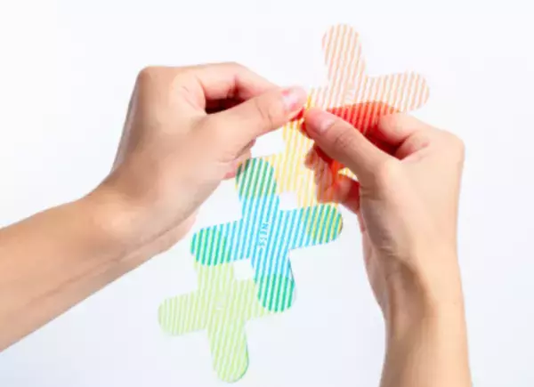 ヒトの体温を感知して、触れたカラダをやさしく包み込む新素材HUMOFIT(R)がSTEAM脳育トイ「キャンディぷらす(R)」に採用　12月2日からECサイトで先行販売開始