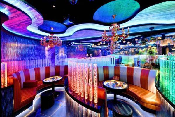 ホストクラブと造形集団が作る水がテーマのホストクラブ“水天一碧の城郭”『MIST』を国内メディアへ貸し出し開始