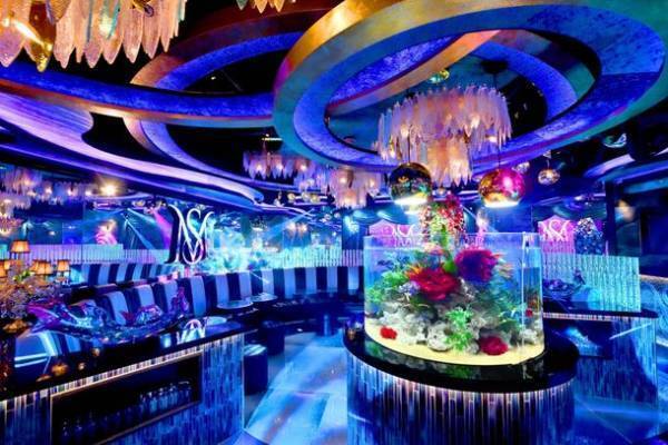 ホストクラブと造形集団が作る水がテーマのホストクラブ“水天一碧の城郭”『MIST』を国内メディアへ貸し出し開始