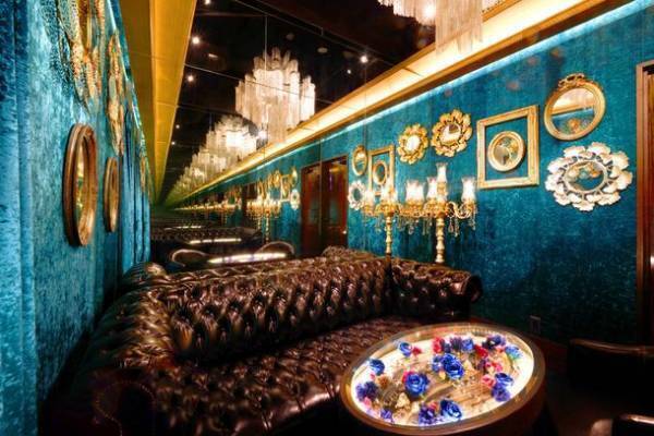 ホストクラブと造形集団が作る水がテーマのホストクラブ“水天一碧の城郭”『MIST』を国内メディアへ貸し出し開始