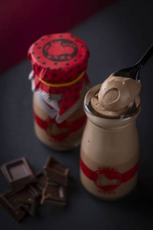 毎年2万本を販売する熱海プリンの大人気フレーバー「2層仕立てのチョコレートプリン」がリニューアルして12月20日より季節限定で販売開始！