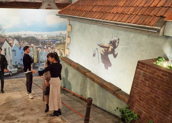 「バンクシーって誰？展」福岡展、12/17〜いよいよ開幕！福岡展公式サポーターに女優・筧美和子さんが就任