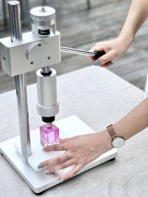 福岡・博多阪急にカスタマイズ・フレグランスが登場！11月16日～22日の期間限定出店で大盛況