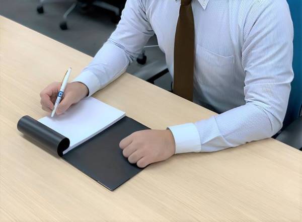 RHODIA・BICとのコラボ商品　0系トラベル筆記セット・100系トラベル筆記セット新発売！歴代の新幹線が並んだフラットポーチ付き