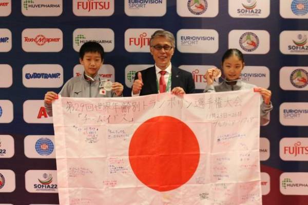 「世界年齢別トランポリン大会」でイアスFSCが銀メダル獲得！イアスFSCが個人・シンクロナイズド競技それぞれで奮闘　～メダル獲得を記念した入会金無料特別キャンペーン開催～