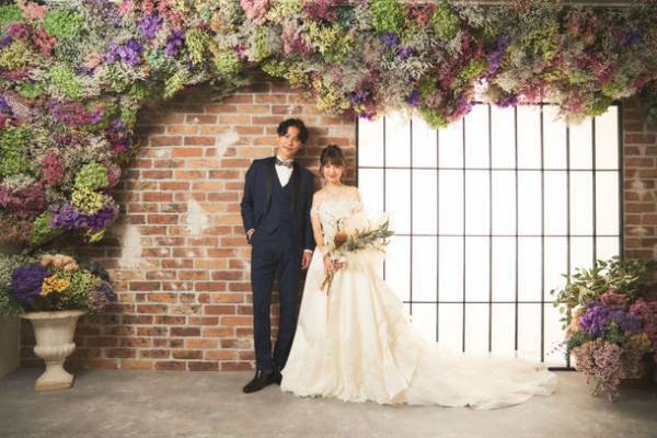 2万本以上のお花に包まれた空間でのチャペルフォト　12月6日新スタジオオープン
