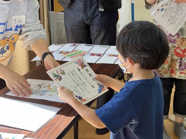 学びのデザインを通して「こども食堂」を支援　～「親子ぬりえ」で楽しく学ぶ体験を共創