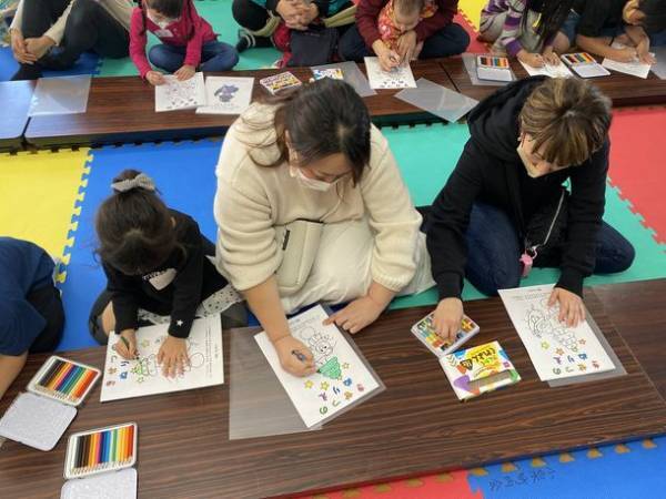 学びのデザインを通して「こども食堂」を支援　～「親子ぬりえ」で楽しく学ぶ体験を共創