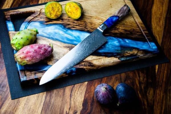 鋭い切れ味と美しいデザインを併せ持つ「ダマスカス包丁」が12月13日よりMakuakeにて先行予約販売開始