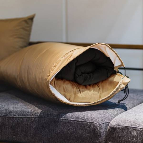 早期予約特典あり！ナンガのブランケットをクッションにした、アウトドアテイストなソファを発表