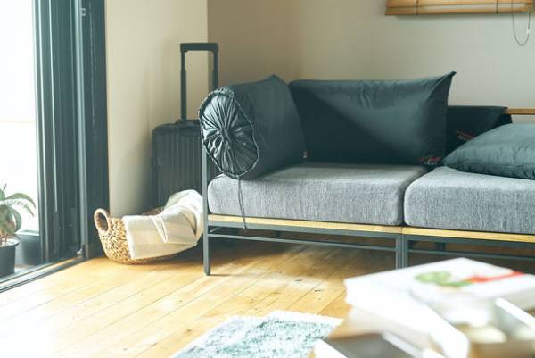 早期予約特典あり！ナンガのブランケットをクッションにした、アウトドアテイストなソファを発表