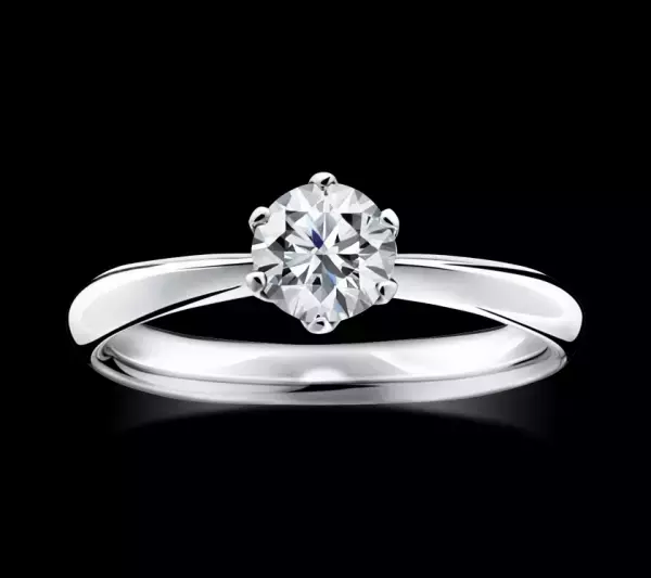 至高の輝きで永遠の愛を誓う『ダイヤモンド・プロポーズ』2022年の人気エンゲージリングとともにご紹介