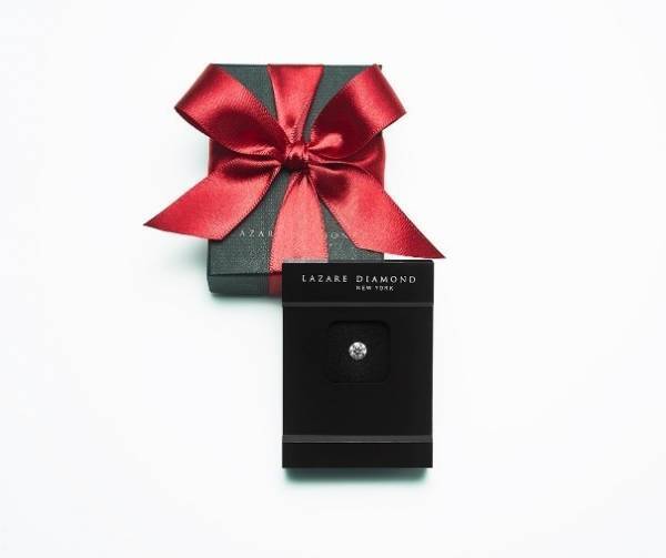 至高の輝きで永遠の愛を誓う『ダイヤモンド・プロポーズ』2022年の人気エンゲージリングとともにご紹介