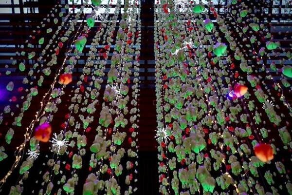 困難と言われた廃プラから蓄光プラを製造する新技術を開発！～KITTE名古屋で展示中“暗がりのクリスマスツリー”にて採用。クリスマスツリーのかけらとして一般販売開始～