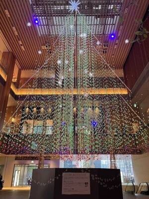 困難と言われた廃プラから蓄光プラを製造する新技術を開発！～KITTE名古屋で展示中“暗がりのクリスマスツリー”にて採用。クリスマスツリーのかけらとして一般販売開始～