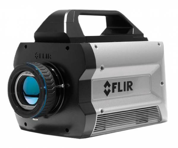 赤外線ハイスピードカメラでファイヤーナイフダンスの熱さを測定　日本で唯一のファイヤーナイフダンスチーム『Siva Ola(シバオラ)』　50周年の新たなPVをフォトロンが撮影協力