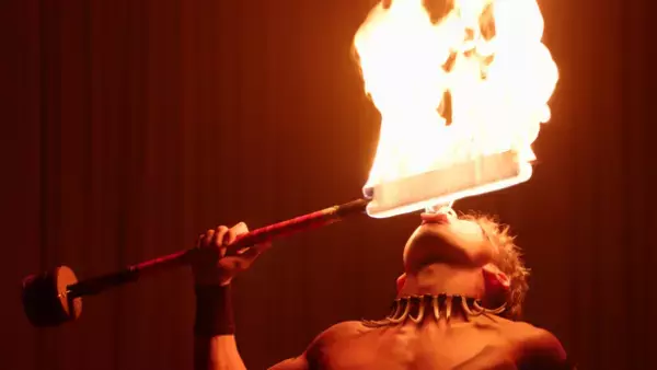 赤外線ハイスピードカメラでファイヤーナイフダンスの熱さを測定　日本で唯一のファイヤーナイフダンスチーム『Siva Ola(シバオラ)』　50周年の新たなPVをフォトロンが撮影協力