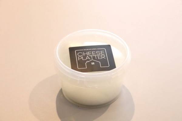 1日5個限定！クリスマス期間限定の新作フレッシュチーズ　チョコのブッラータ“チョコラータ”　LAREVES 金沢チーズプラッターにて12/25まで販売