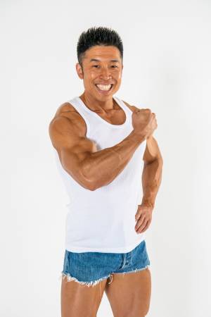 寺田心×なかやまきんに君　お揃いのタンクトップ・ショートパンツ姿を披露。心君、目を見開き絶叫！落雷でまさかの変身！？ メイキング・インタビュー動画も！今年の漢字1文字や来年の抱負語る。大流行の「パワー！」二人で披露