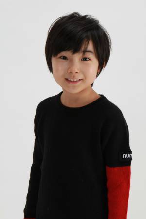 寺田心×なかやまきんに君　お揃いのタンクトップ・ショートパンツ姿を披露。心君、目を見開き絶叫！落雷でまさかの変身！？ メイキング・インタビュー動画も！今年の漢字1文字や来年の抱負語る。大流行の「パワー！」二人で披露