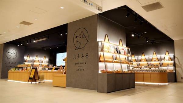 揃えて愛でたい大人気の「ハチふるぬいぐるみ」に着物バージョンが新登場！フォトスポットとして、ぬいぐるみサイズの“かまくら”や“和室”がぬい撮りファンに好評！