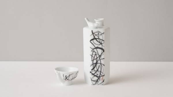 小鳥のさえずりが寄り添う“仕掛け徳利”がモダンデザインで登場　「singing bird TOKKURI」Makuakeにて12月17日(土)発売