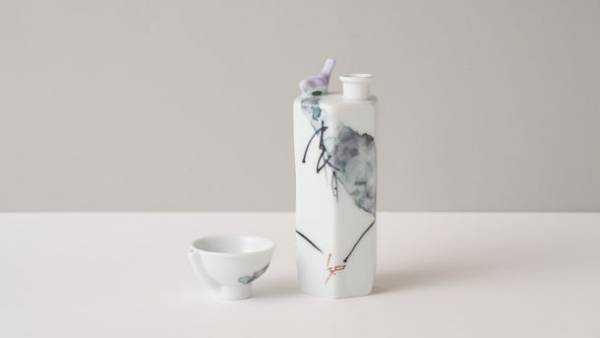 小鳥のさえずりが寄り添う“仕掛け徳利”がモダンデザインで登場　「singing bird TOKKURI」Makuakeにて12月17日(土)発売