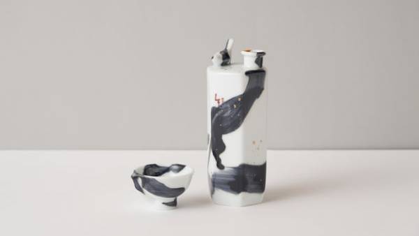 小鳥のさえずりが寄り添う“仕掛け徳利”がモダンデザインで登場　「singing bird TOKKURI」Makuakeにて12月17日(土)発売