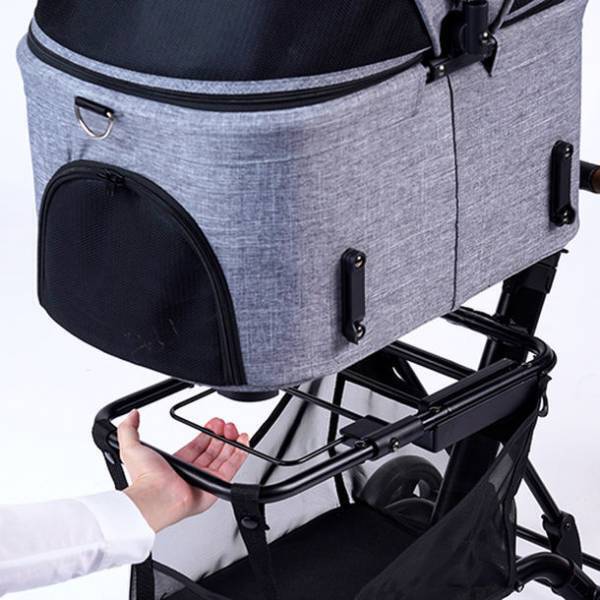 空港も機内もペットカートでスムーズに移動！ペットとの楽しい空の旅を提案　スターフライヤーの機内ペット同伴サービス「FLY WITH PET !」にエアバギーのコンパクトカート「AIRBUGGY FITT SERIES WIZ(ウィズ)」が採用されました