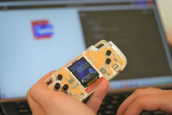 目標達成率491％を突破！本体もゲームもDIYできるレトロゲーム機「Nibble(ニブル)」Makuakeにて先行予約販売を開始！