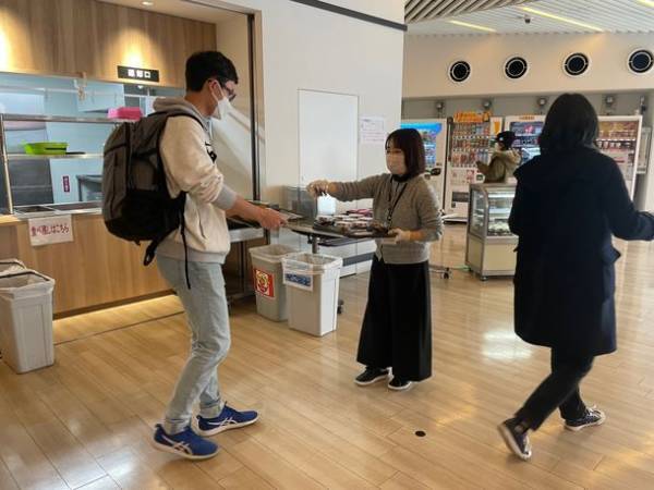 防災備蓄食を活用したメニューを提供し学生の防災意識向上と食生活を支援