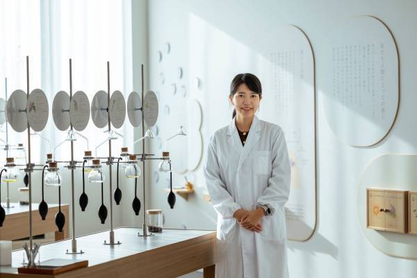 かたちのない「香り」を通して、自然と科学への理解を深める―北海道のスキンケアメーカーが、自社初の“香りを体感する施設”「香りのラボ」をOPEN