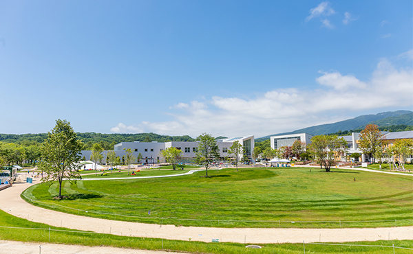 かたちのない「香り」を通して、自然と科学への理解を深める―北海道のスキンケアメーカーが、自社初の“香りを体感する施設”「香りのラボ」をOPEN